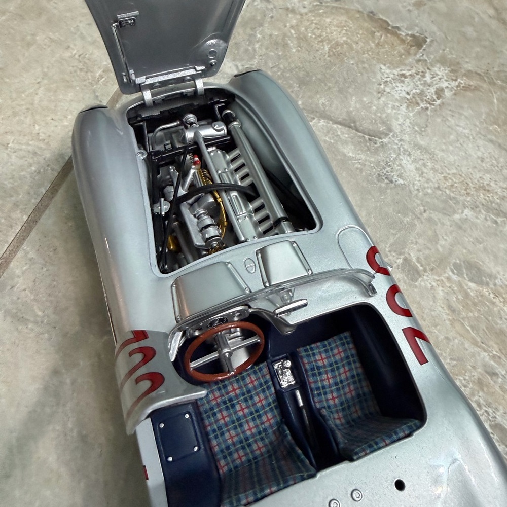 Set of 2 Mercedes Benz 300 SLR Silver Diecast Cars - Picture 10 of 12